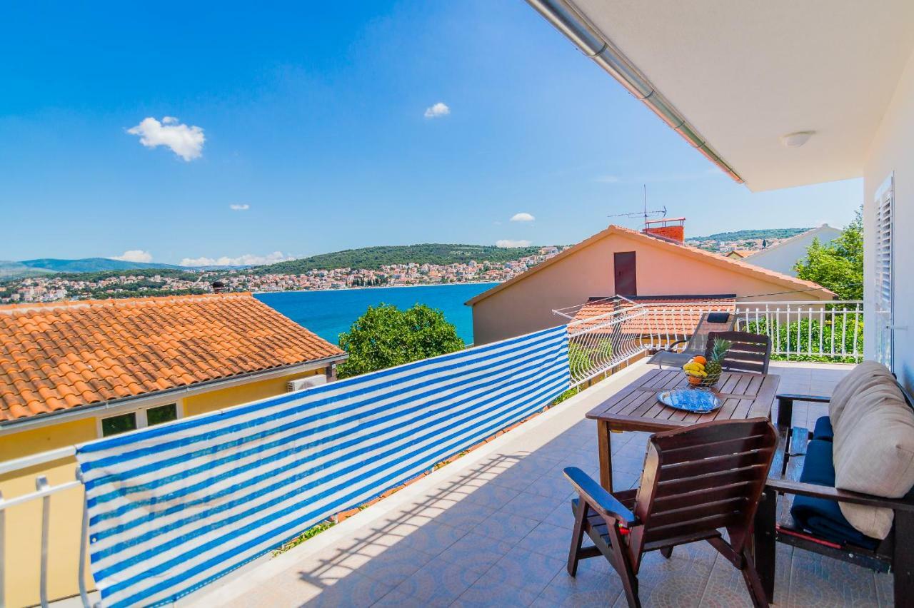 Apartment "On The Beach" Trogir Exterior foto