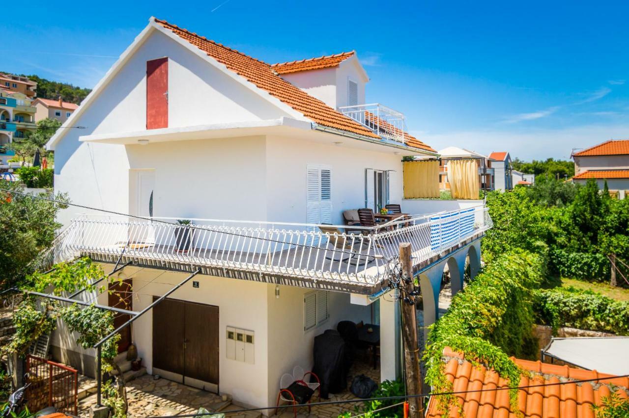 Apartment "On The Beach" Trogir Exterior foto