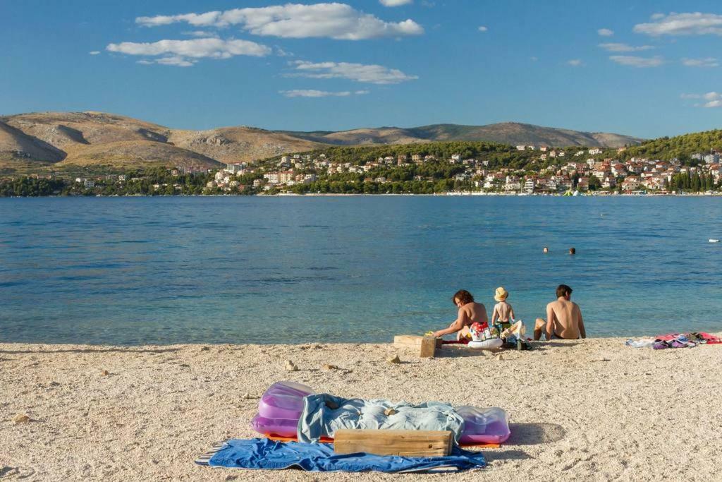 Apartment "On The Beach" Trogir Exterior foto
