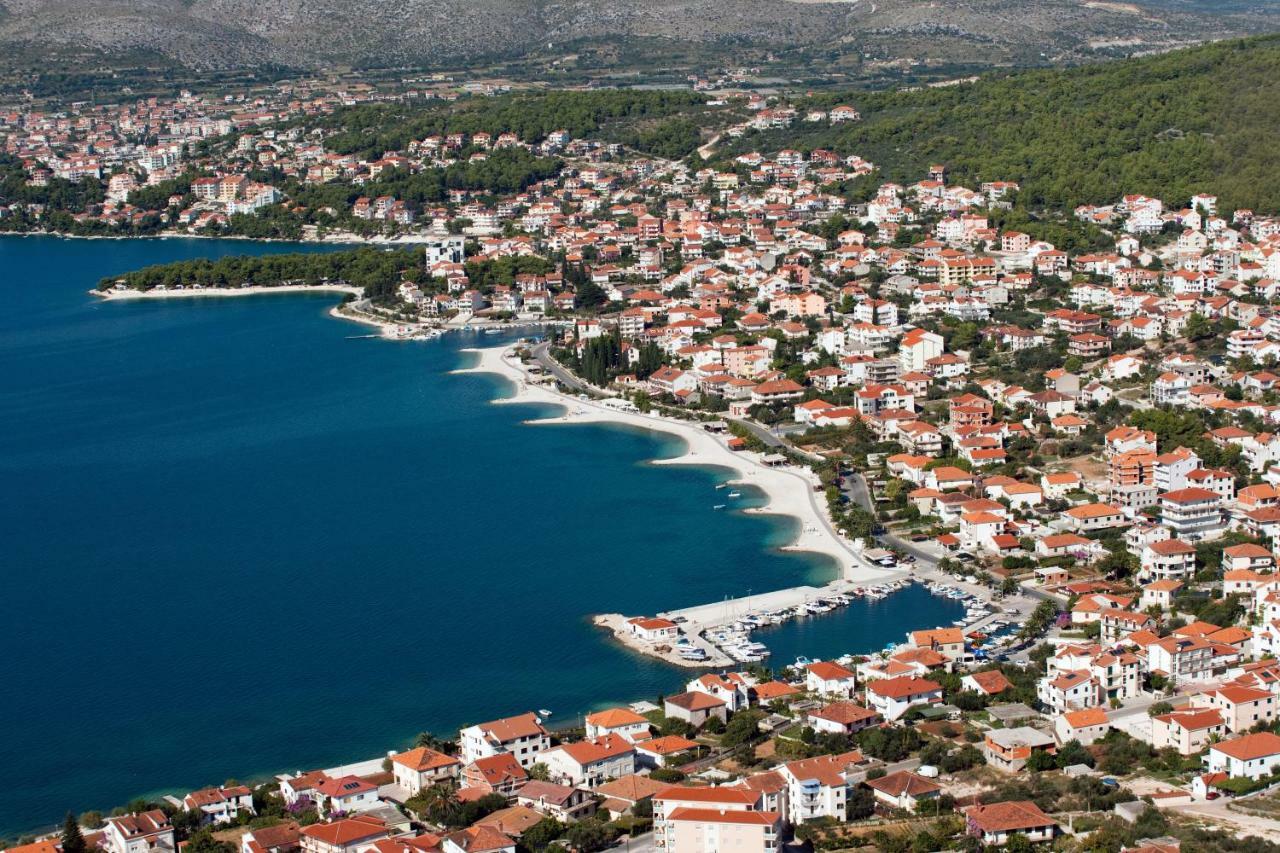 Apartment "On The Beach" Trogir Exterior foto